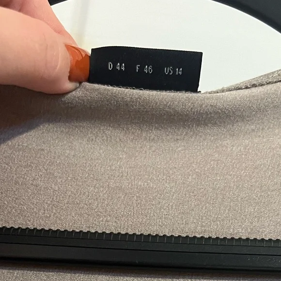 #114 AKRIS MUSHROOM TAUPE LAYERED RUFFLE TANK TOP BLOUSE SIZE 14 - Picture 4 of 7